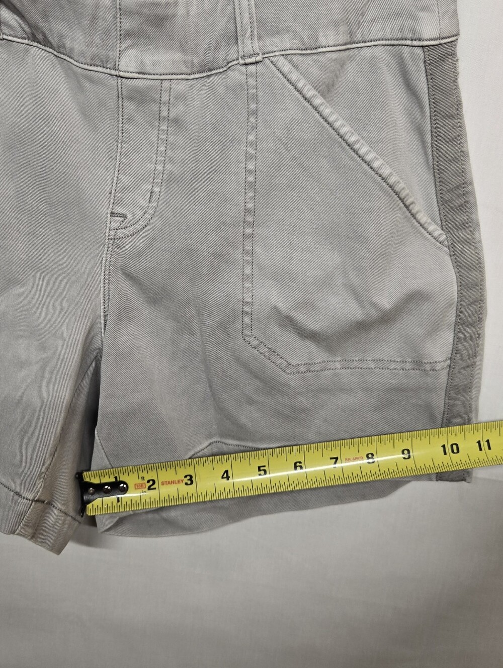 SPANX Light Gray Women's Bermuda Shorts-Size M - Picture 7 of 8